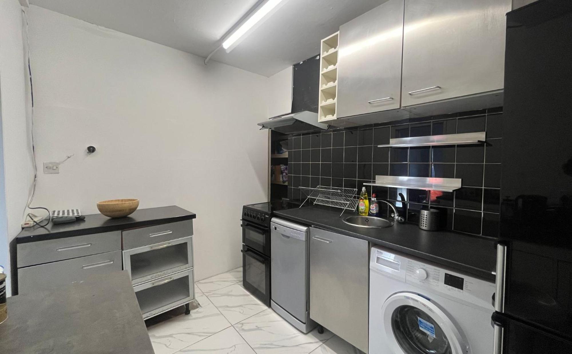 Nifty 2 Bedroom Flat In Goswell Rd Лондон Екстериор снимка