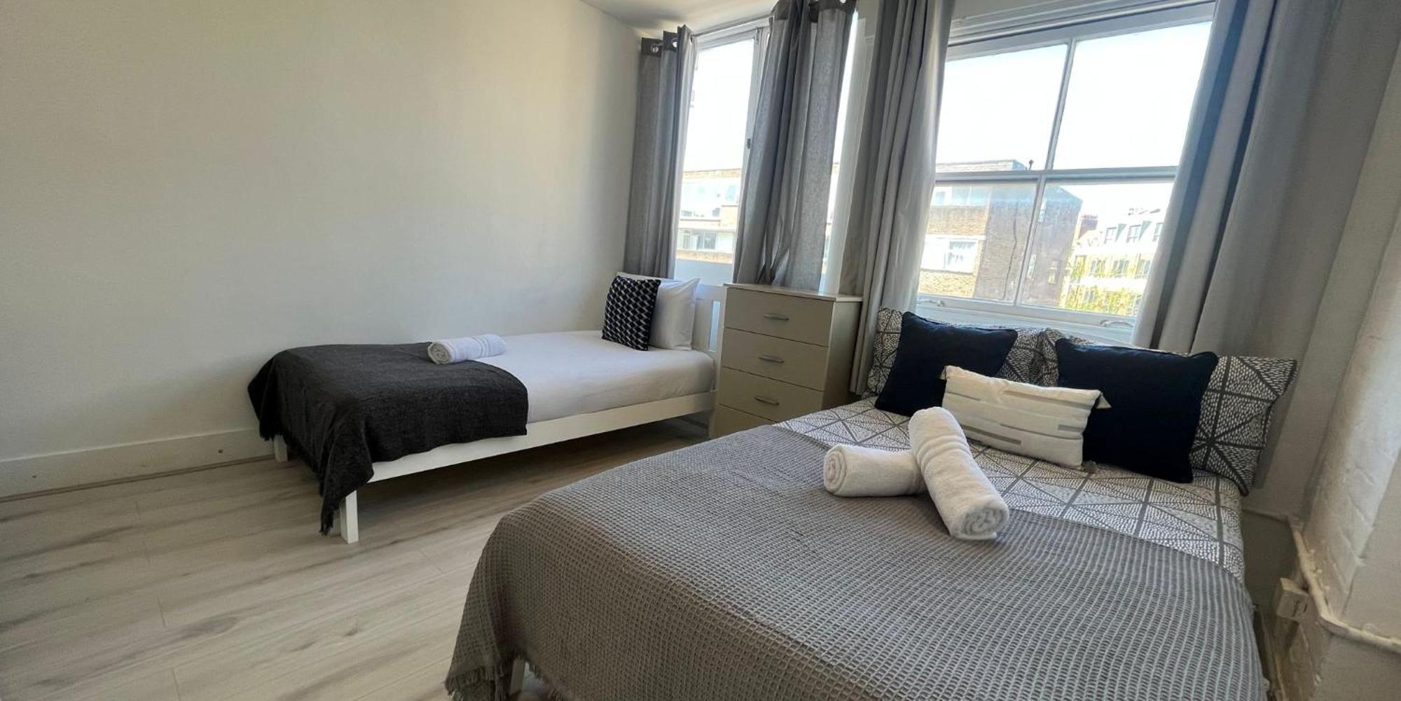 Nifty 2 Bedroom Flat In Goswell Rd Лондон Екстериор снимка