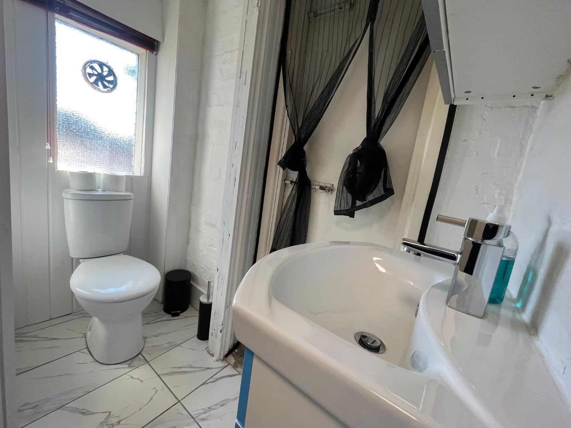 Nifty 2 Bedroom Flat In Goswell Rd Лондон Екстериор снимка