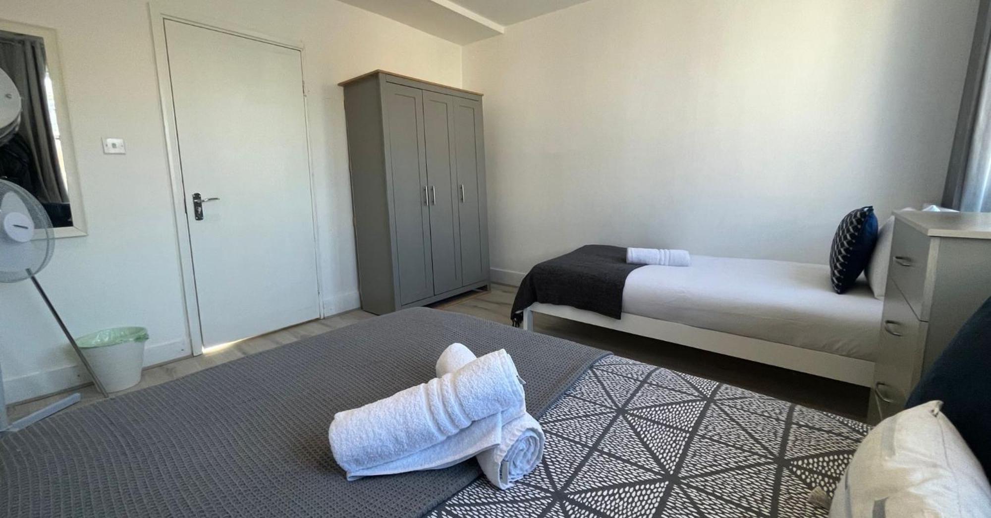 Nifty 2 Bedroom Flat In Goswell Rd Лондон Екстериор снимка